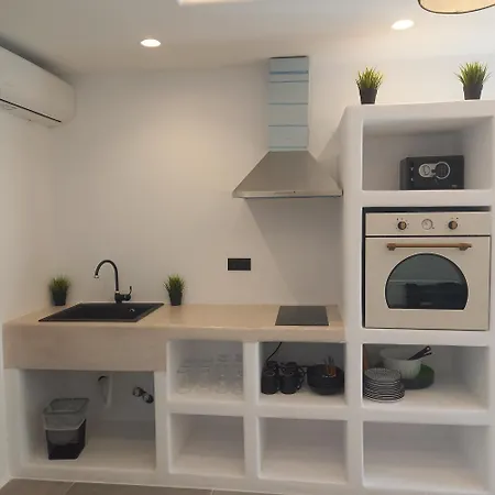Ξενοδοχείο με διαμερίσματα Ampelos Casart 4*